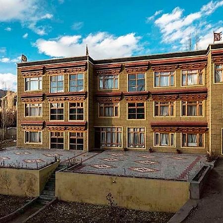 Hotel Alpine Ladakh Лех Экстерьер фото