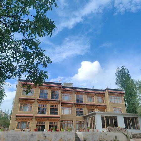 Hotel Alpine Ladakh Лех Экстерьер фото