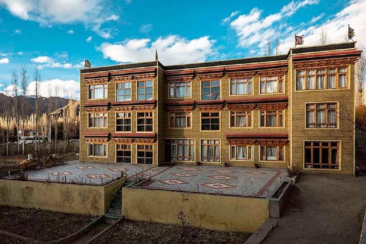 Hotel Alpine Ladakh Лех Экстерьер фото