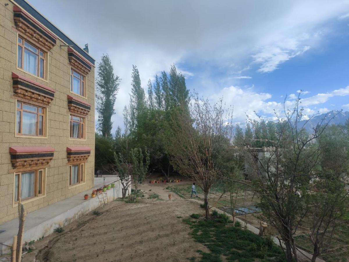 Hotel Alpine Ladakh Лех Экстерьер фото