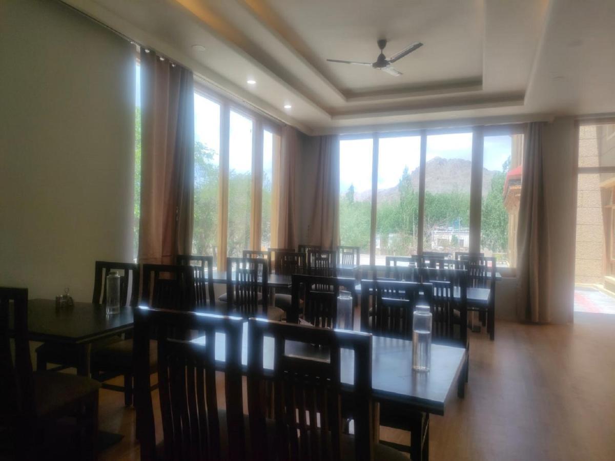 Hotel Alpine Ladakh Лех Экстерьер фото