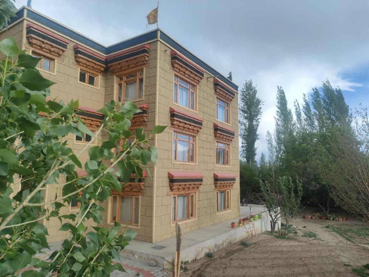 Hotel Alpine Ladakh Лех Экстерьер фото