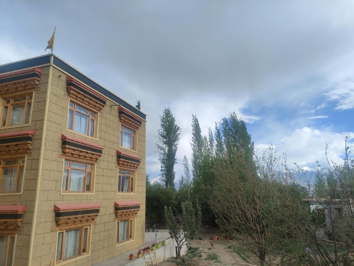 Hotel Alpine Ladakh Лех Экстерьер фото